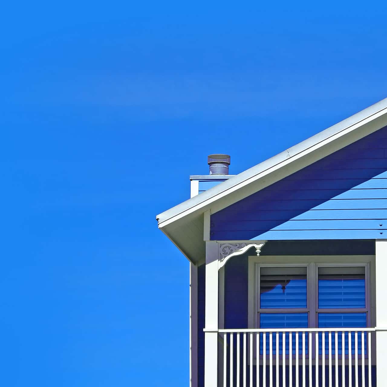 Florida house with sky blue sidings listed on the MLS