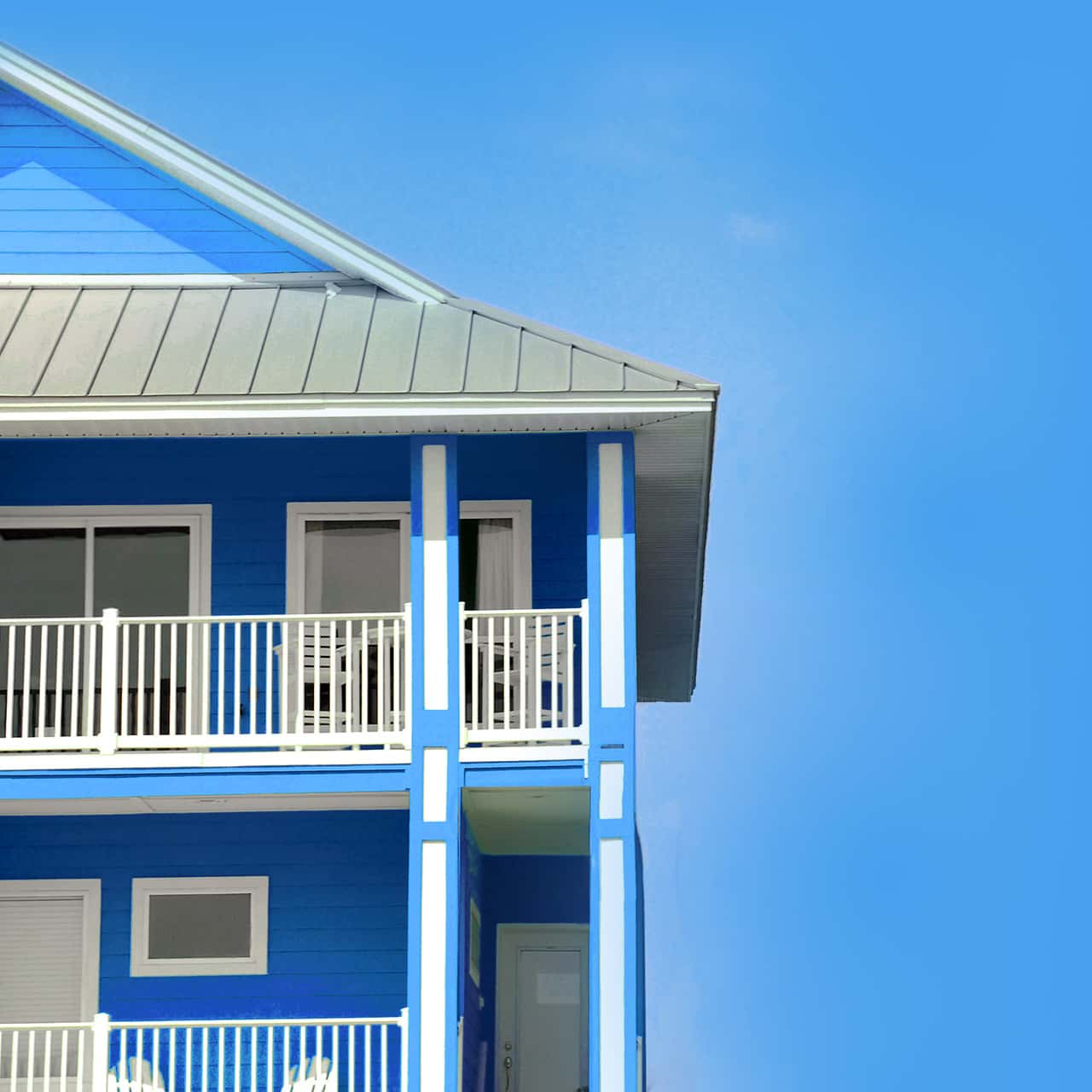 Sky blue Florida house with white fences listed for 0% home seller commission